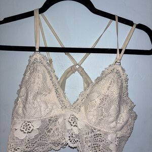 Cream Floral Lace Bra with Scalloped Edges